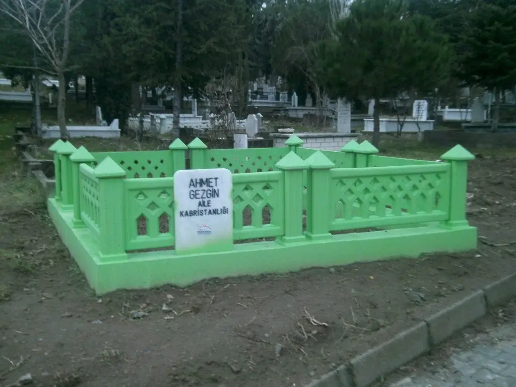 Isparta’da yapılmış, çerçeveli ve baş taşlı bir kabir — 3