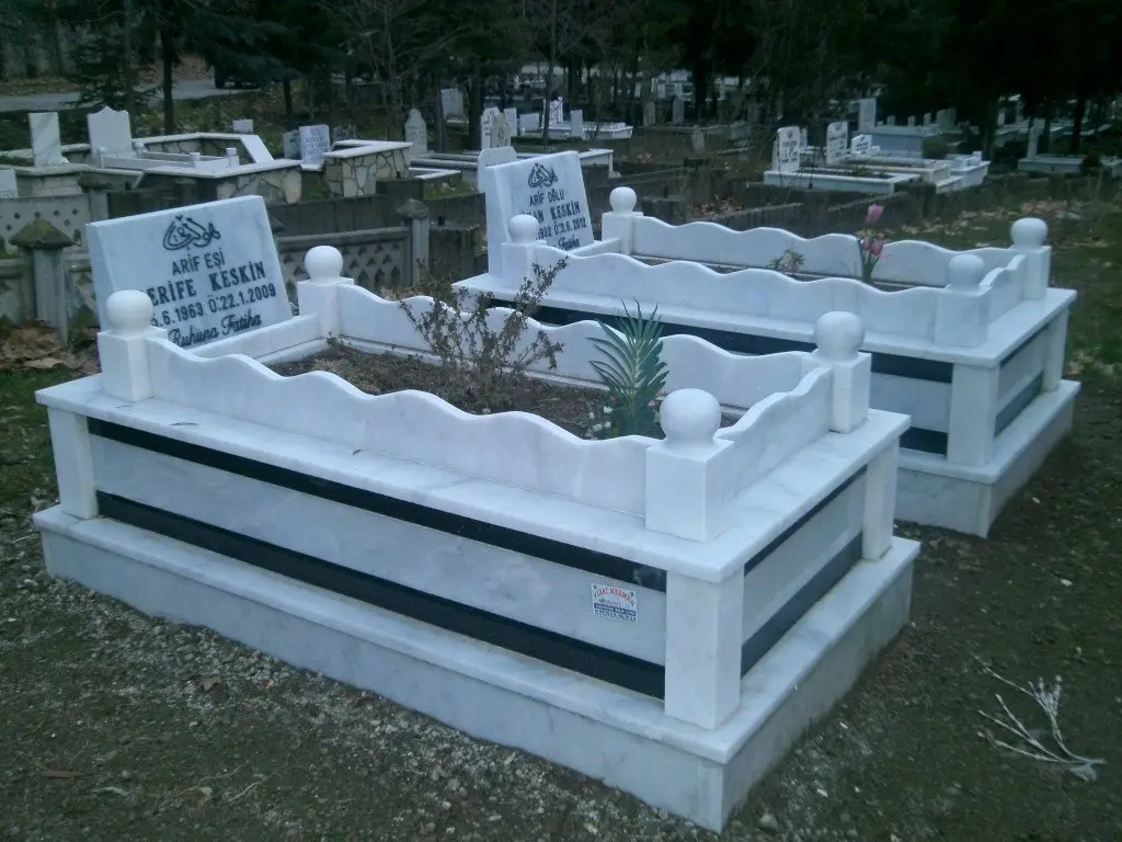 Isparta’da yapılmış, çerçeveli ve baş taşlı bir kabir — 4