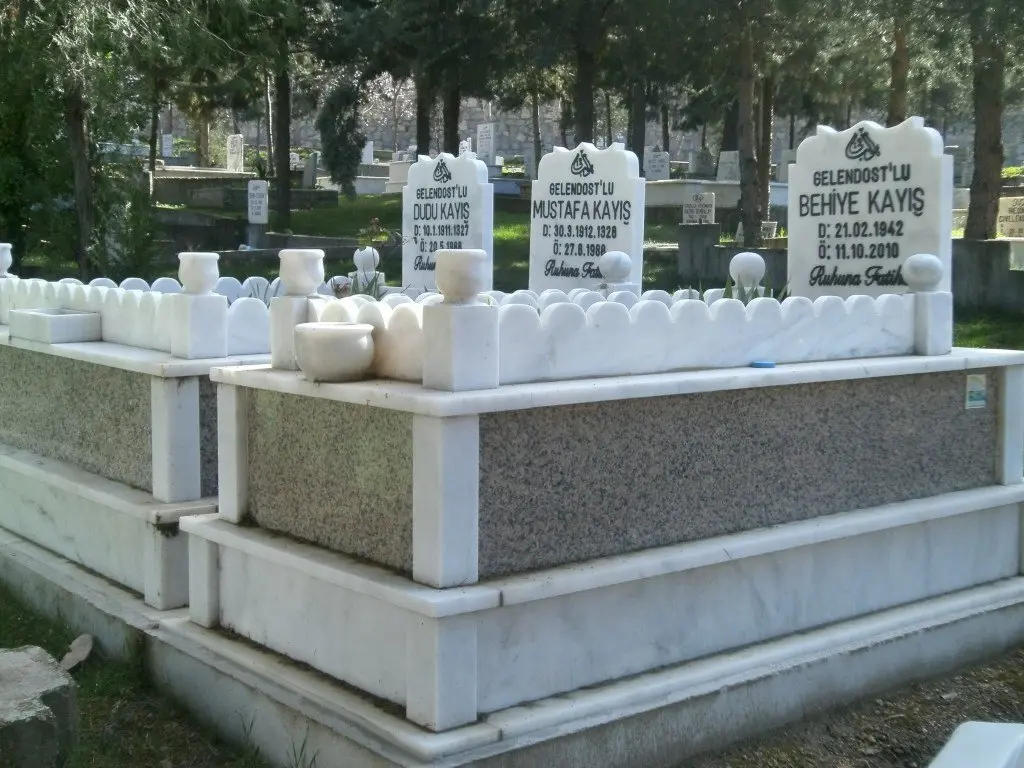Isparta’da yapılmış, çerçeveli ve baş taşlı bir kabir — 6