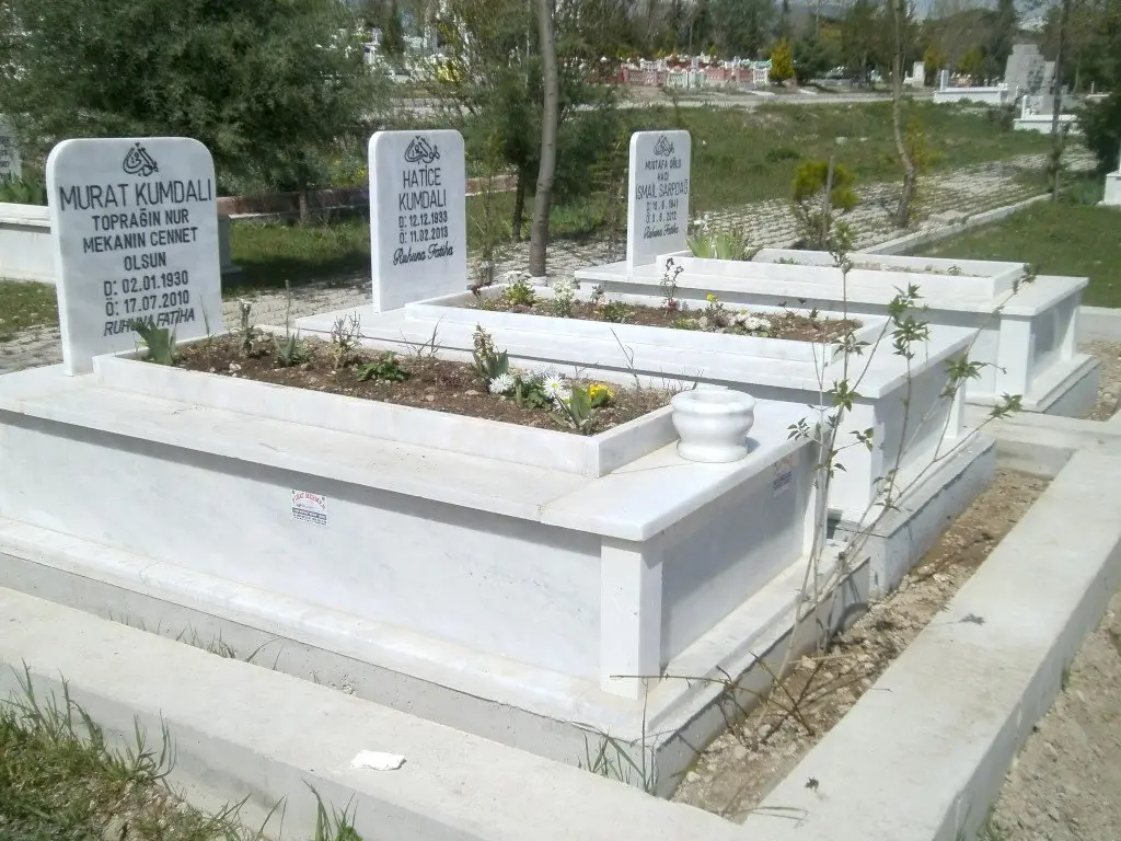 Isparta’da yapılmış, çerçeveli ve baş taşlı bir kabir — 10