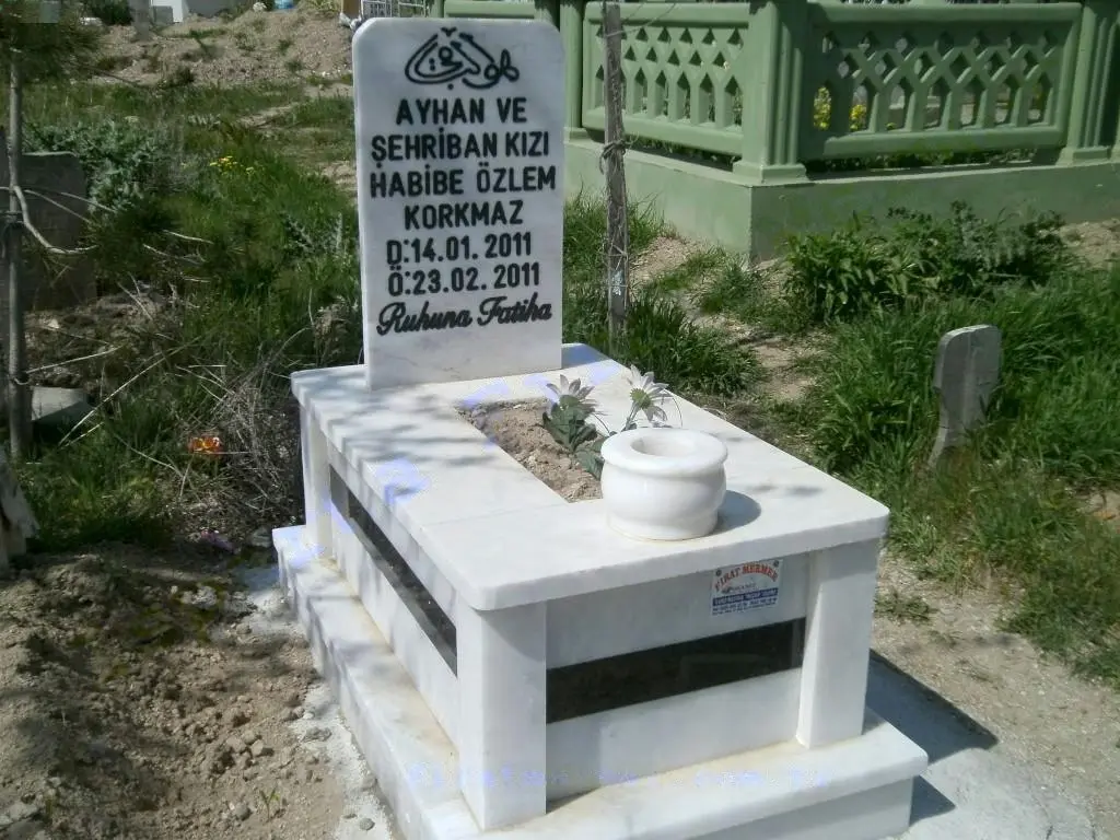 Isparta’da yapılmış, çerçeveli ve baş taşlı bir kabir — 14