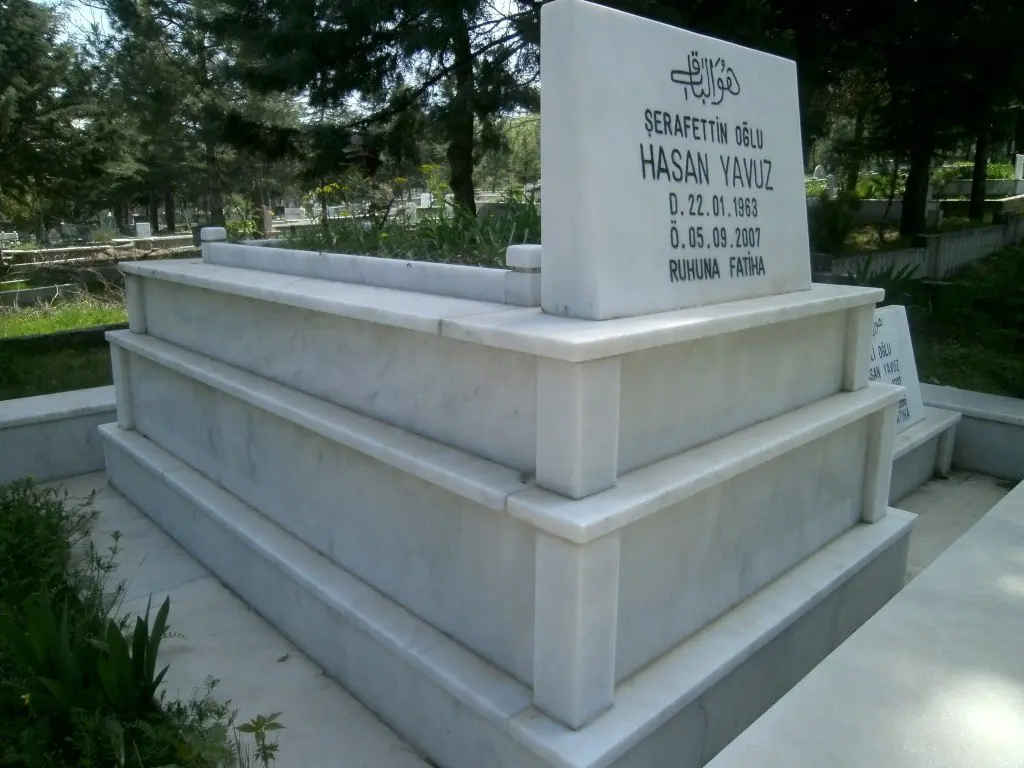 Isparta’da yapılmış, çerçeveli ve baş taşlı bir kabir — 3