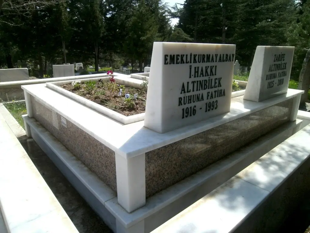Isparta’da yapılmış, çerçeveli ve baş taşlı bir kabir — 19