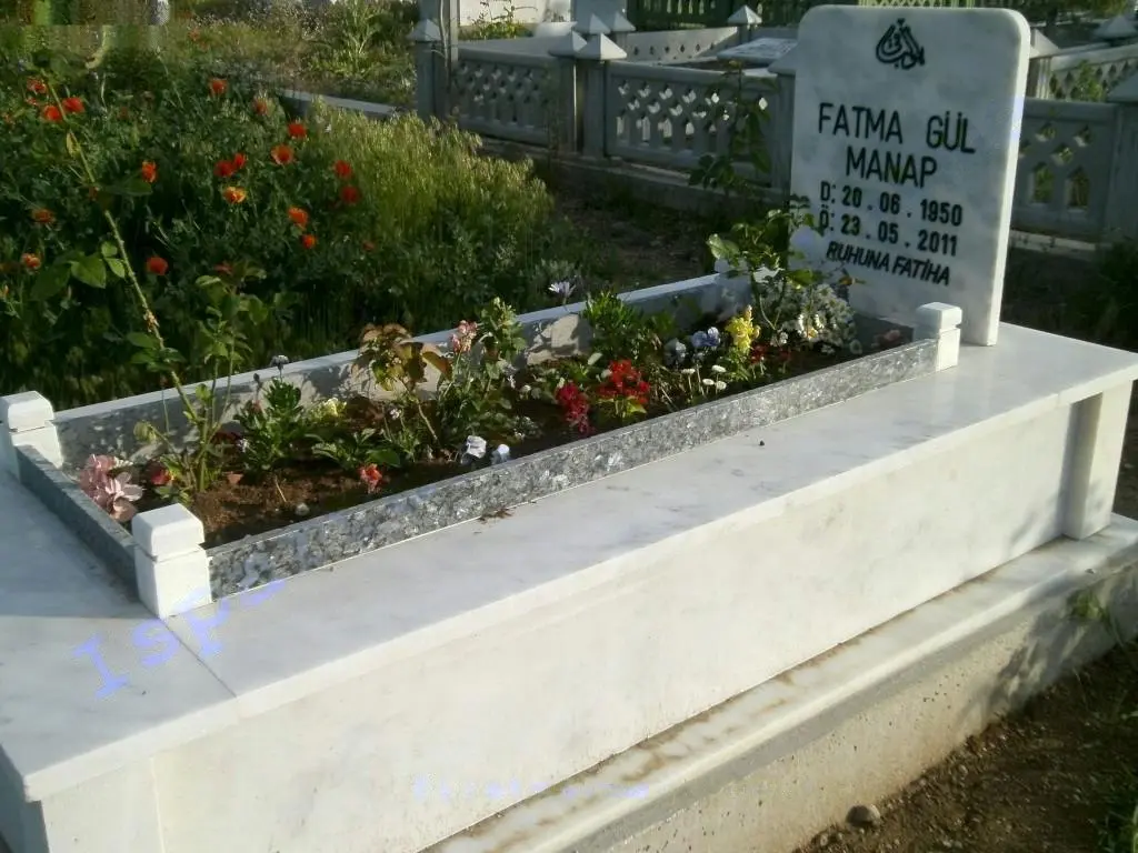 Isparta’da yapılmış, çerçeveli ve baş taşlı bir kabir — 31