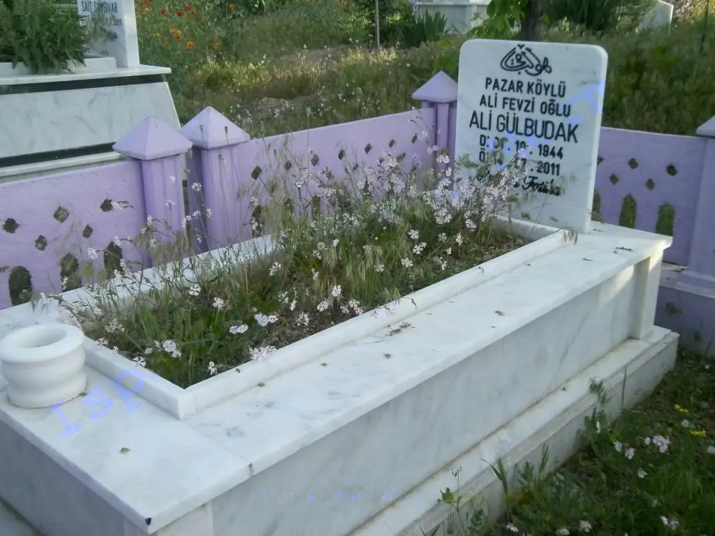 Isparta’da yapılmış, çerçeveli ve baş taşlı bir kabir — 35