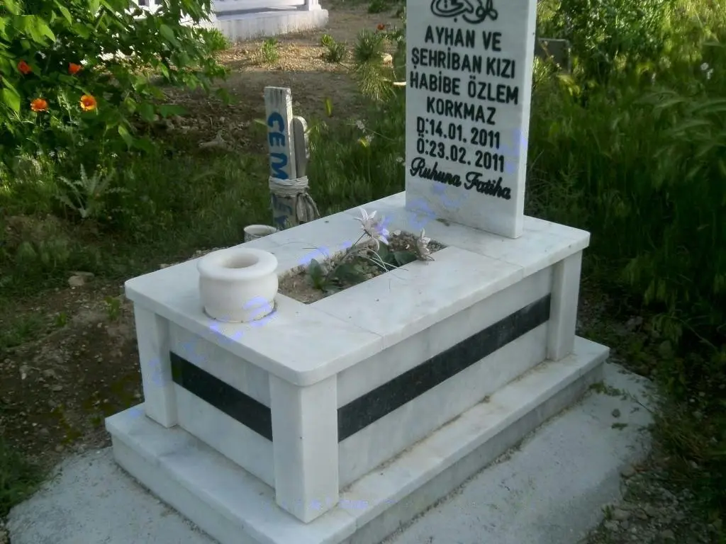 Isparta’da yapılmış, çerçeveli ve baş taşlı bir kabir — 36