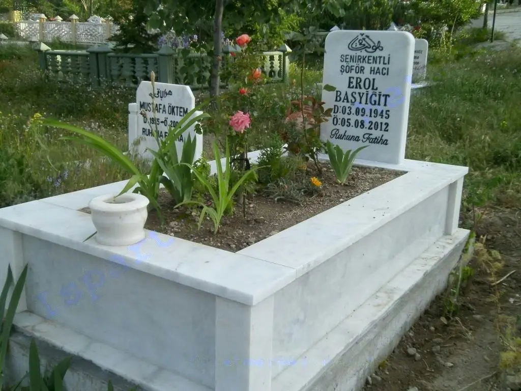 Isparta’da yapılmış, çerçeveli ve baş taşlı bir kabir — 43