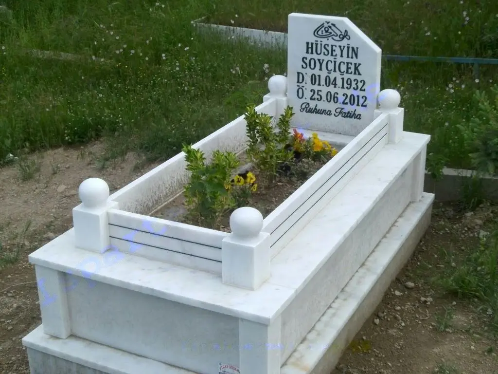 Isparta’da yapılmış, çerçeveli ve baş taşlı bir kabir — 44