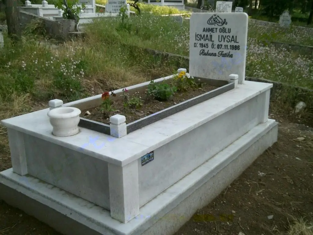 Isparta’da yapılmış, çerçeveli ve baş taşlı bir kabir — 45