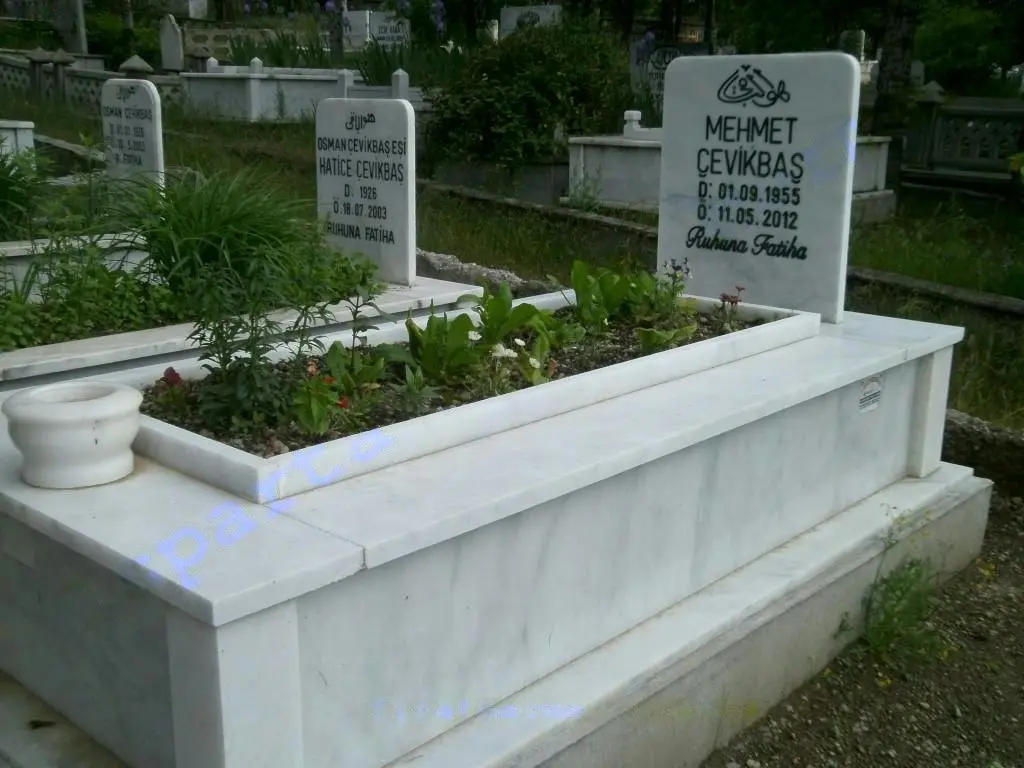Isparta’da yapılmış, çerçeveli ve baş taşlı bir kabir — 46