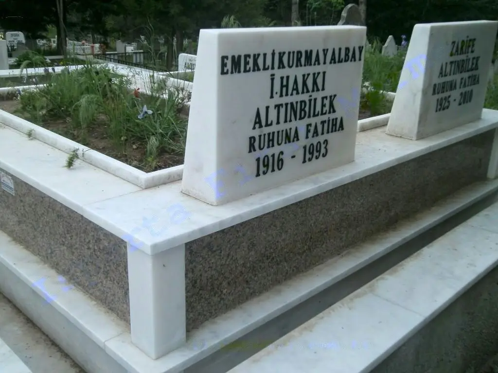 Isparta’da yapılmış, çerçeveli ve baş taşlı bir kabir — 54