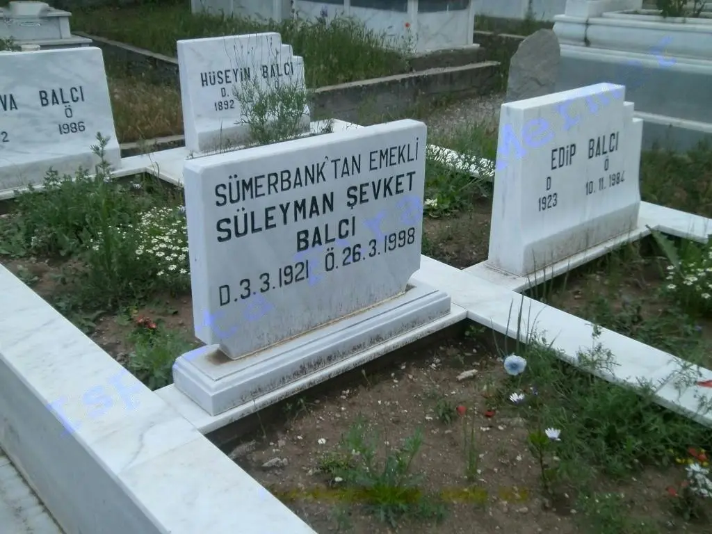 Isparta’da yapılmış, çerçeveli ve baş taşlı bir kabir — 56