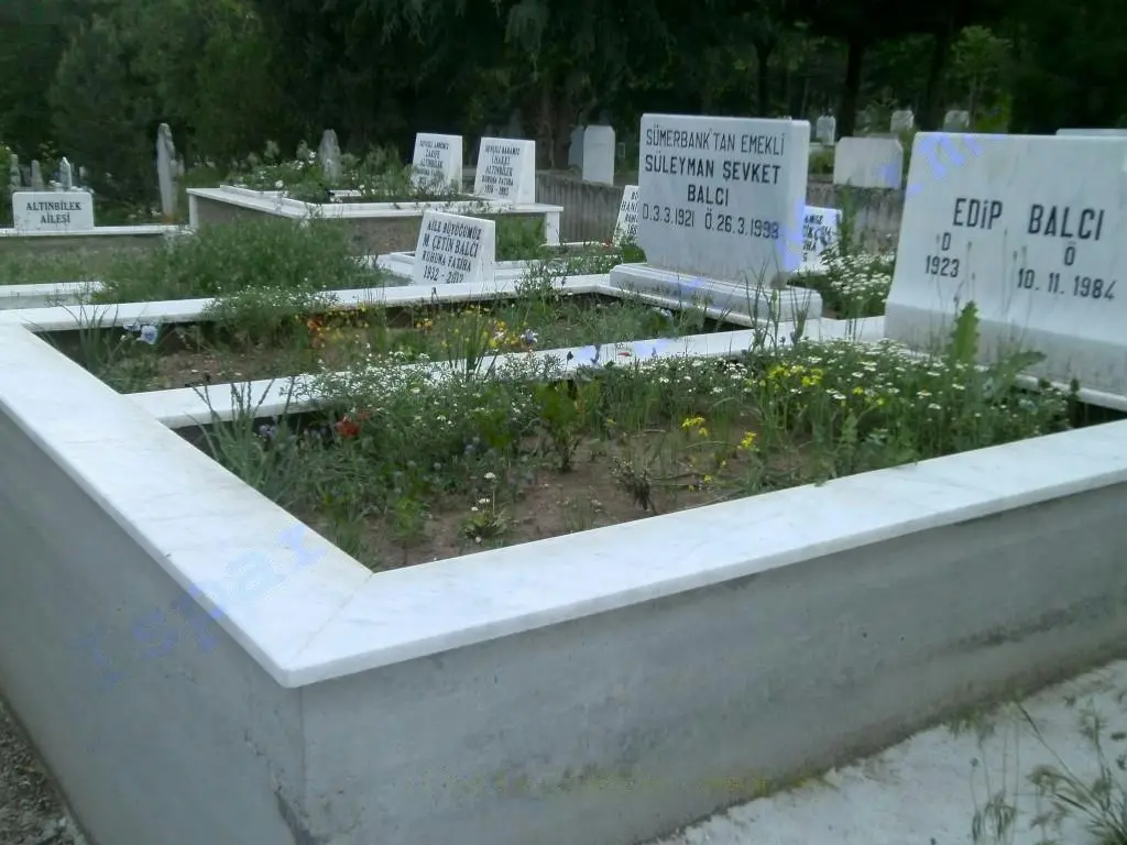 Isparta’da yapılmış, çerçeveli ve baş taşlı bir kabir — 8