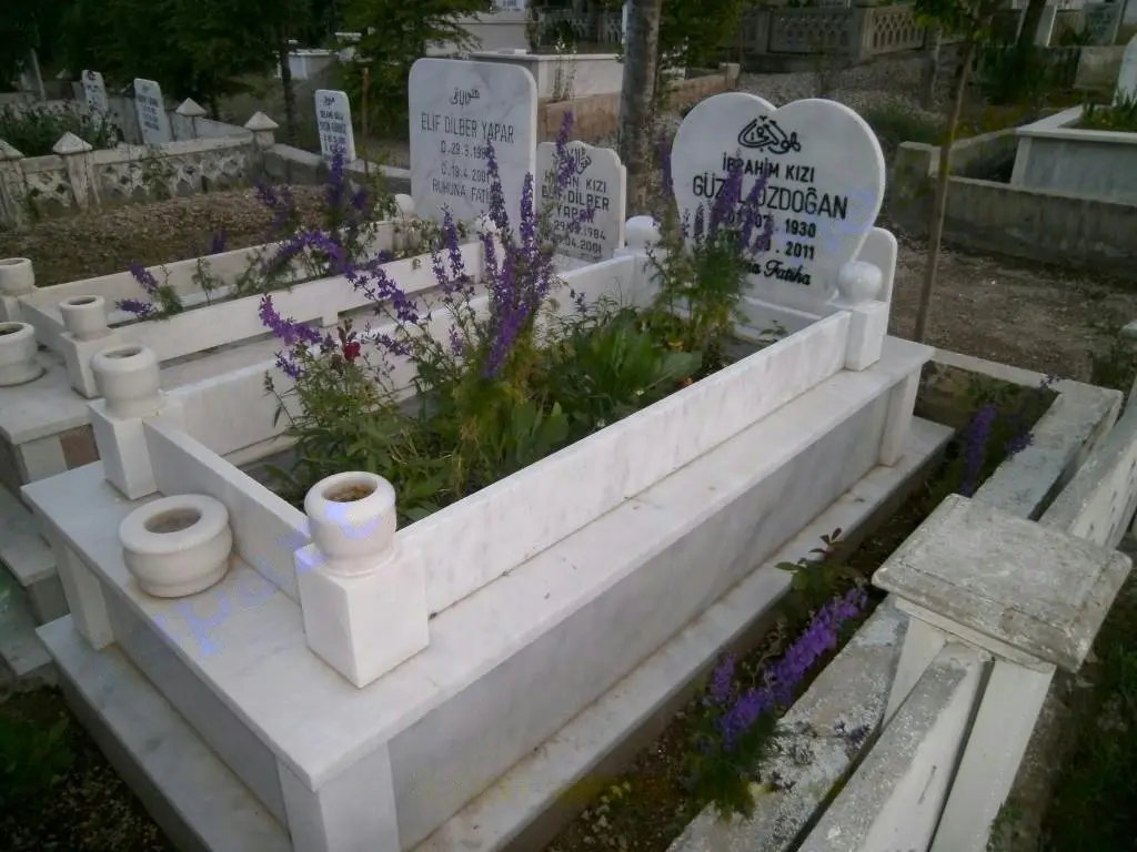Isparta’da yapılmış, çerçeveli ve baş taşlı bir kabir — 58