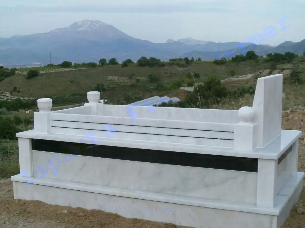 Isparta’da yapılmış, çerçeveli ve baş taşlı bir kabir — 67